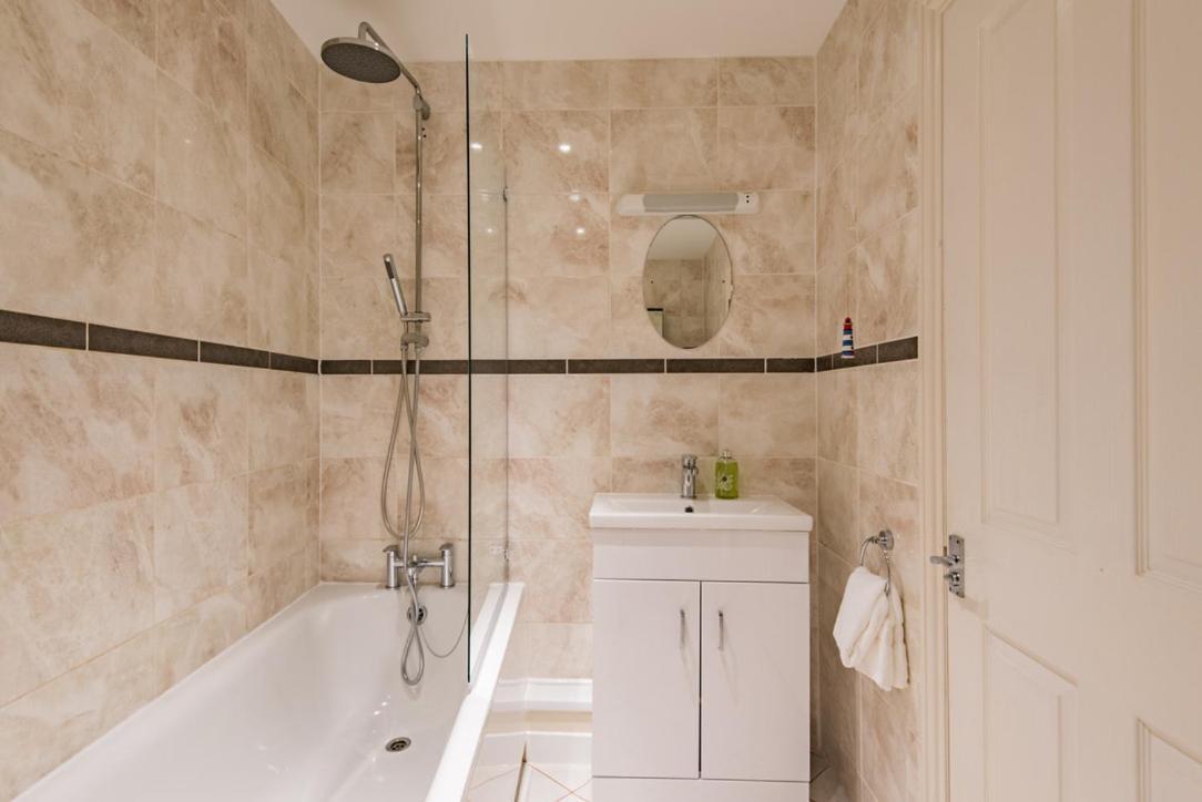 Blackhorse Loft - Spacious Apartment By The Sea Deal Zewnętrze zdjęcie